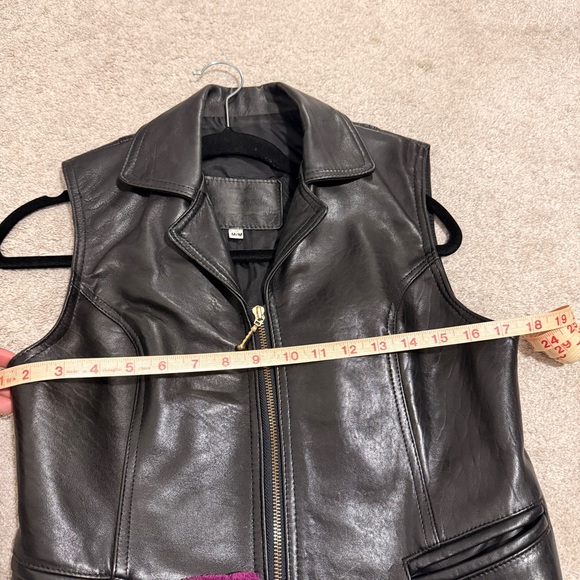 BLACK (GENUINE) LEATHER VEST WITH BRSS ZIPPER 🖤 - Picture 3 of 6